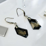 Серги металл под серебро "Грань" чёрные /4,6х1,3х0,7см./, 34-772