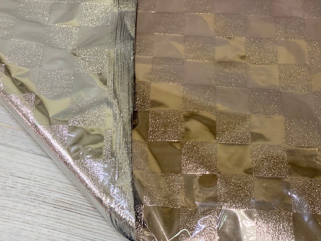 Плёнка подарочная упаковочная фольгированная "Квадратик", /уп.50шт., 50х70см./, микс 12-254 Плёнка подарочная упаковочная фольгированная "Квадратик", /уп.50шт., 50х70см./, микс 12-254