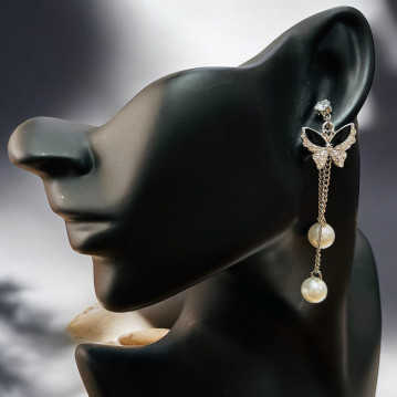 Серьги под цвет серебра со стразами "Бабочка" /7,5х2см./, №10701