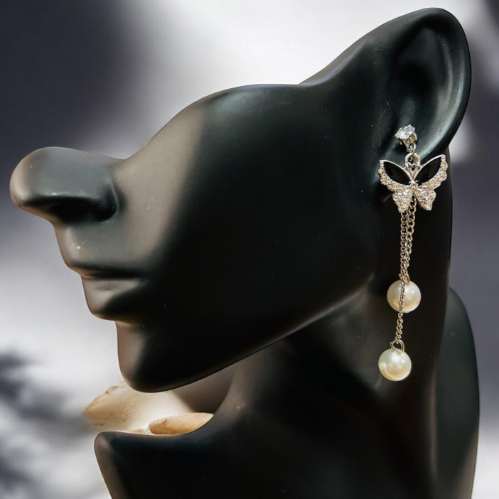 Серьги под цвет серебра со стразами "Бабочка" /7,5х2см./, №10701